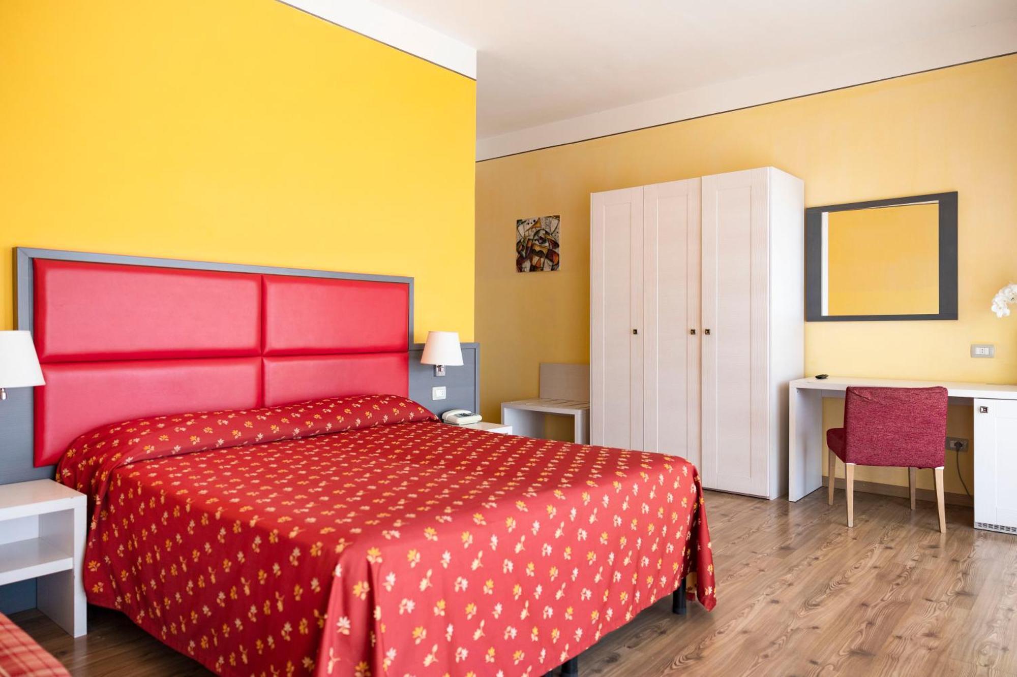 Standard Double or Twin Room with Sea View,1327420535:JPEG